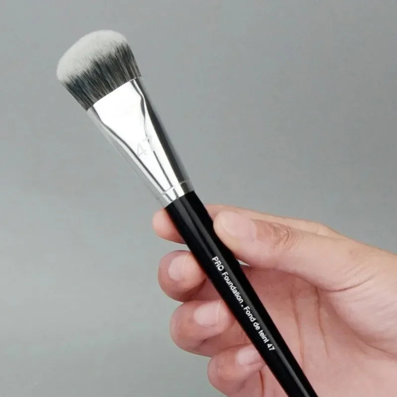 Pro Foundation Brush 47 – Flawless Base
