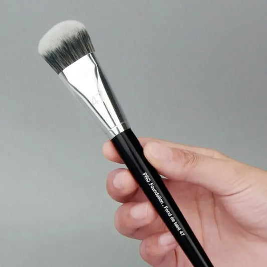 Pro Foundation Brush 47 – Flawless Base