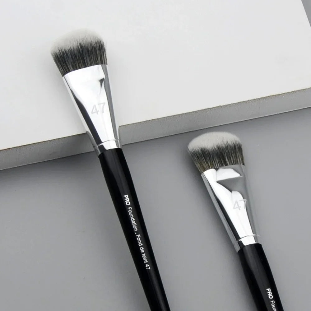 Pro Foundation Brush 47 – Flawless Base