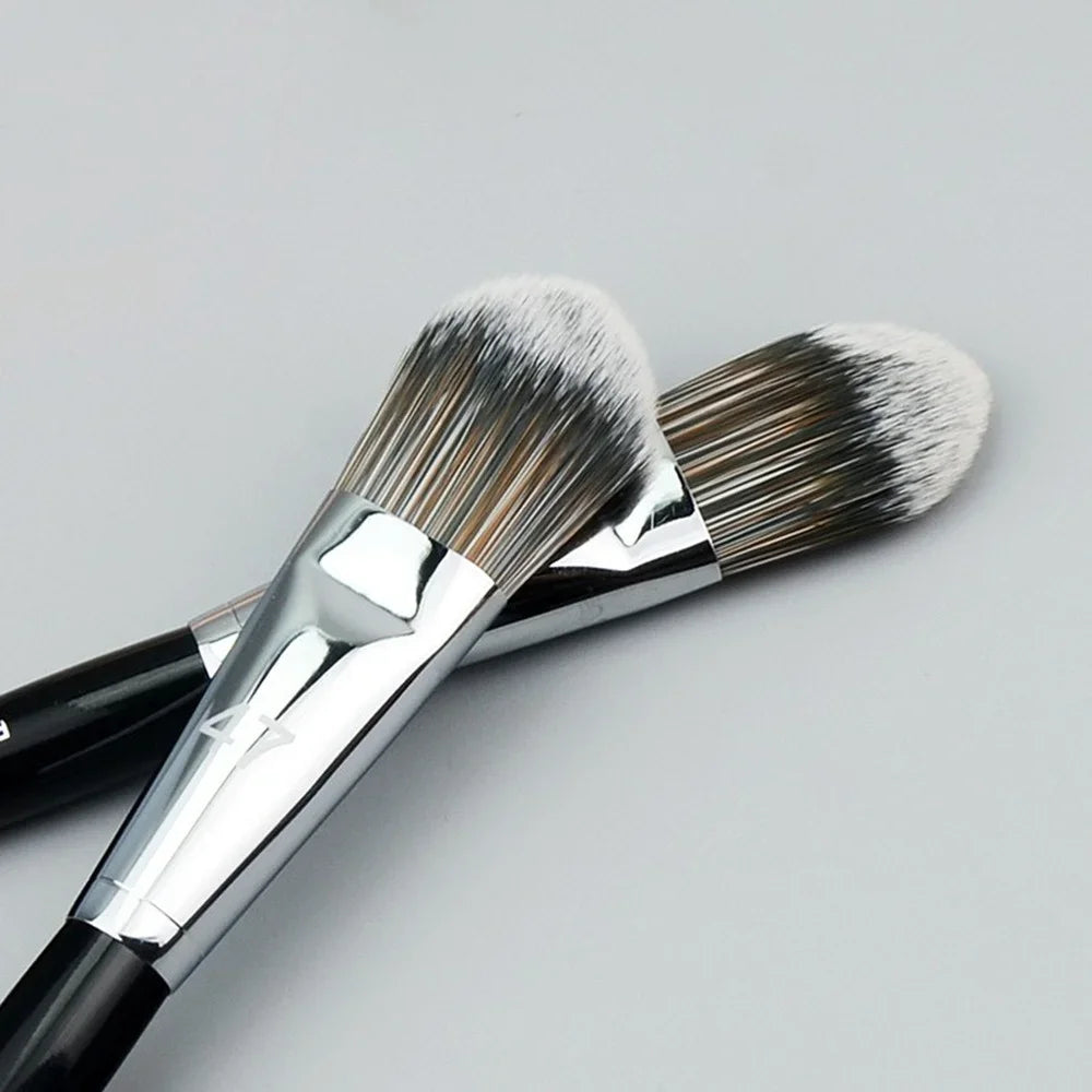 Pro Foundation Brush 47 – Flawless Base