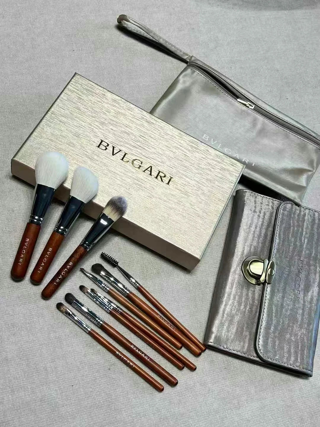 Elegant Brush Set – Wood & Leather